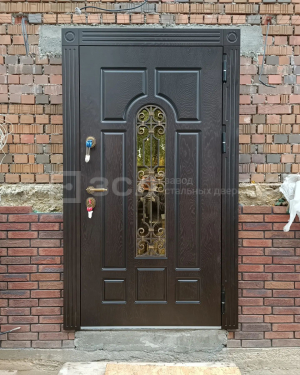 Элитная железная дверь со стеклом и ковкой - фото